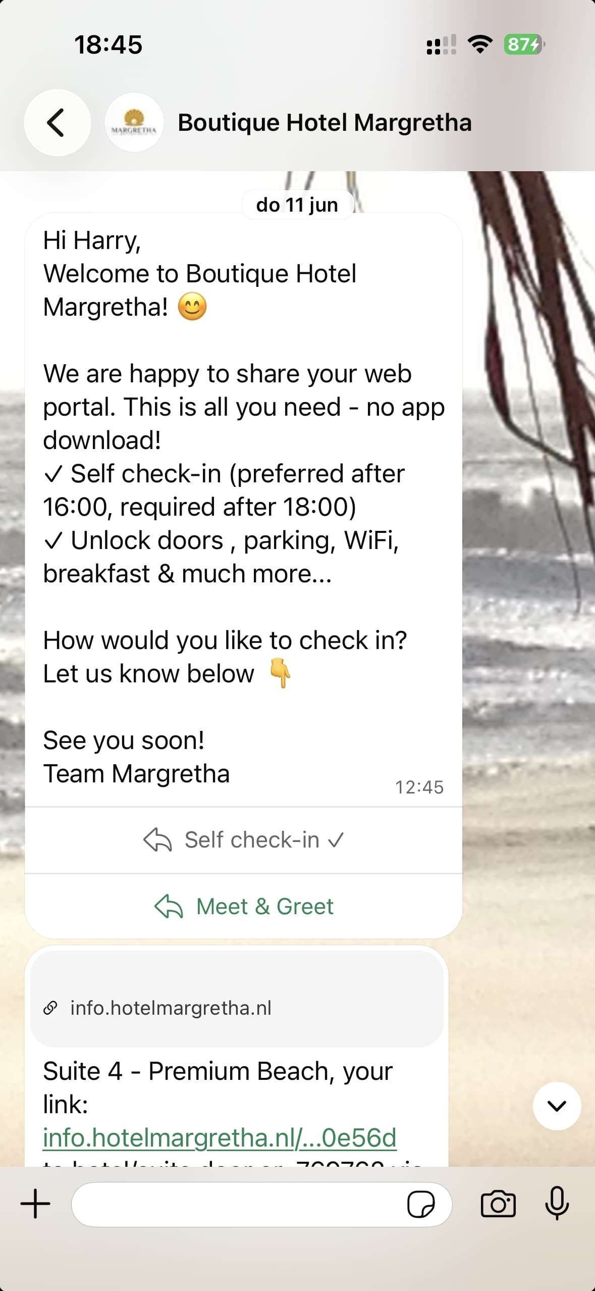 Een welkomstbericht van Boutique Hotel Margretha in WhatsApp, met de link naar de gastenportal en de keuze tussen zelf inchecken of persoonlijk ontvangen worden.